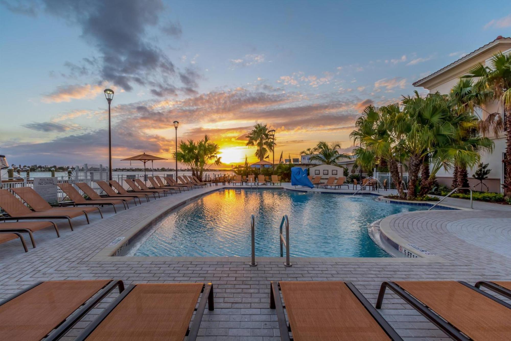 Courtyard By Marriott St. Petersburg Clearwater/Madeira Beach Exterior photo